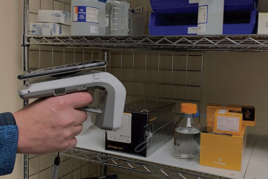 RFID Handheld Reader tracking inventory in a stockroom