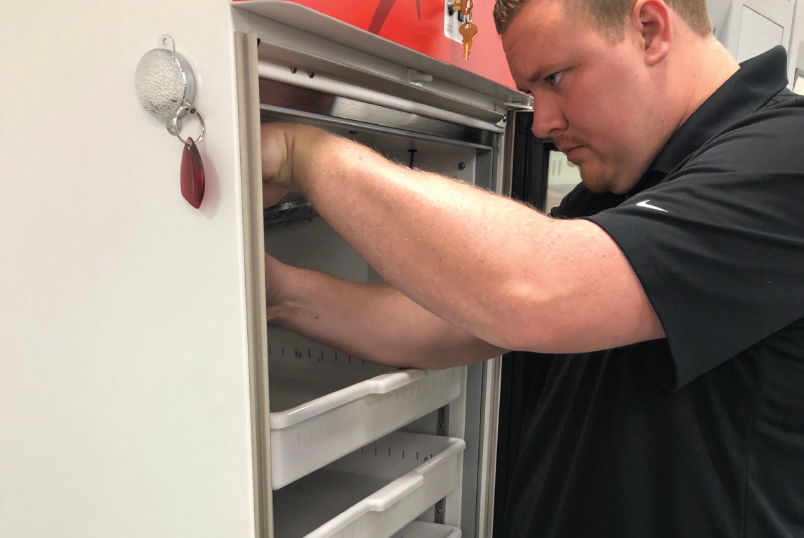 If a Terso Solutions cabinet used for automating inventory management needs repair, a field service engineer will help to facilitate.
